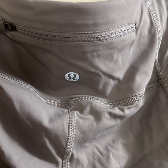 Lululemon two toned leggings Size 4 - Picture 3 of 4